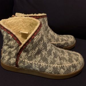 Sanuk booties
